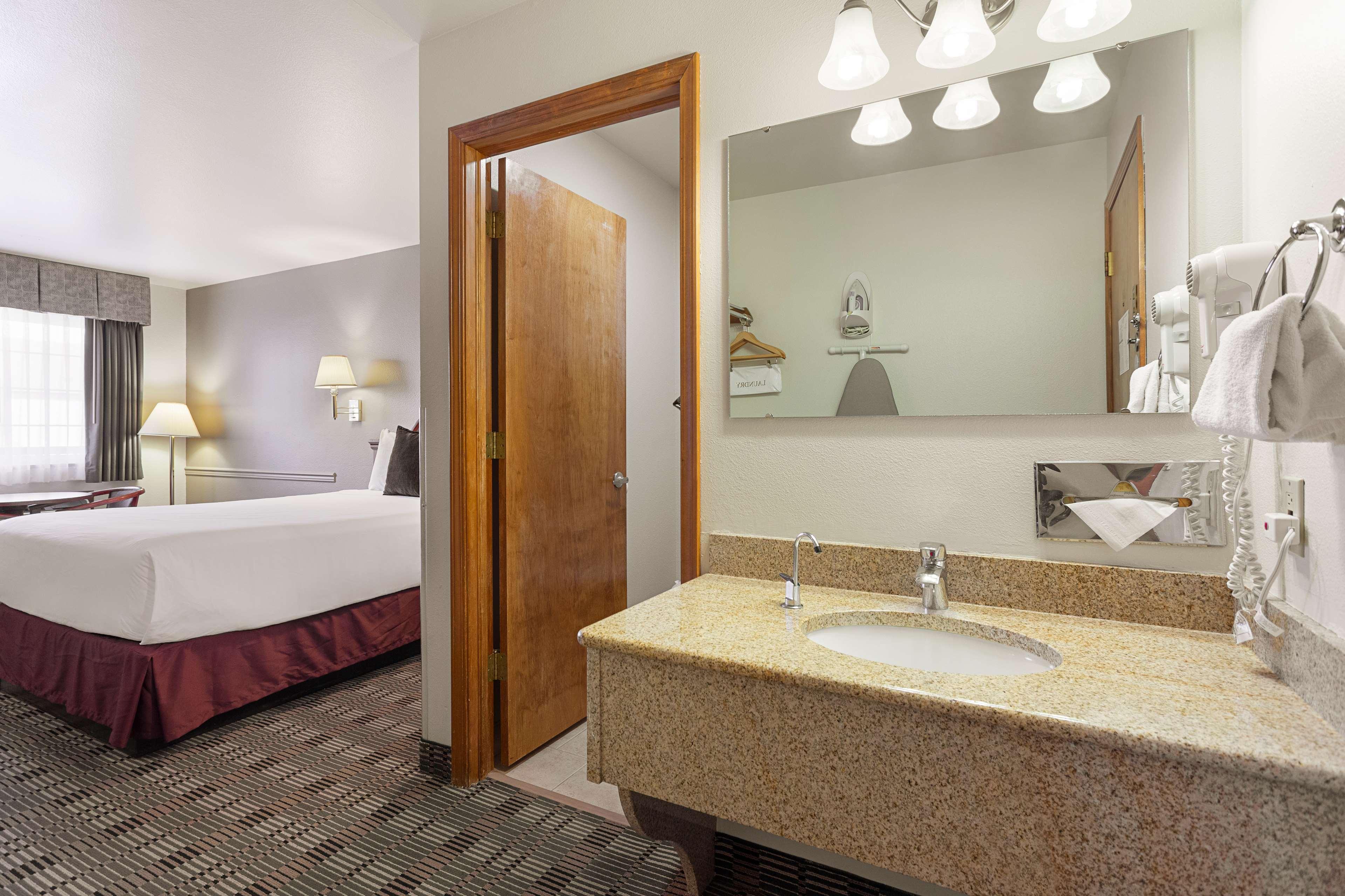Americas Best Value Inn Burns Extérieur photo
