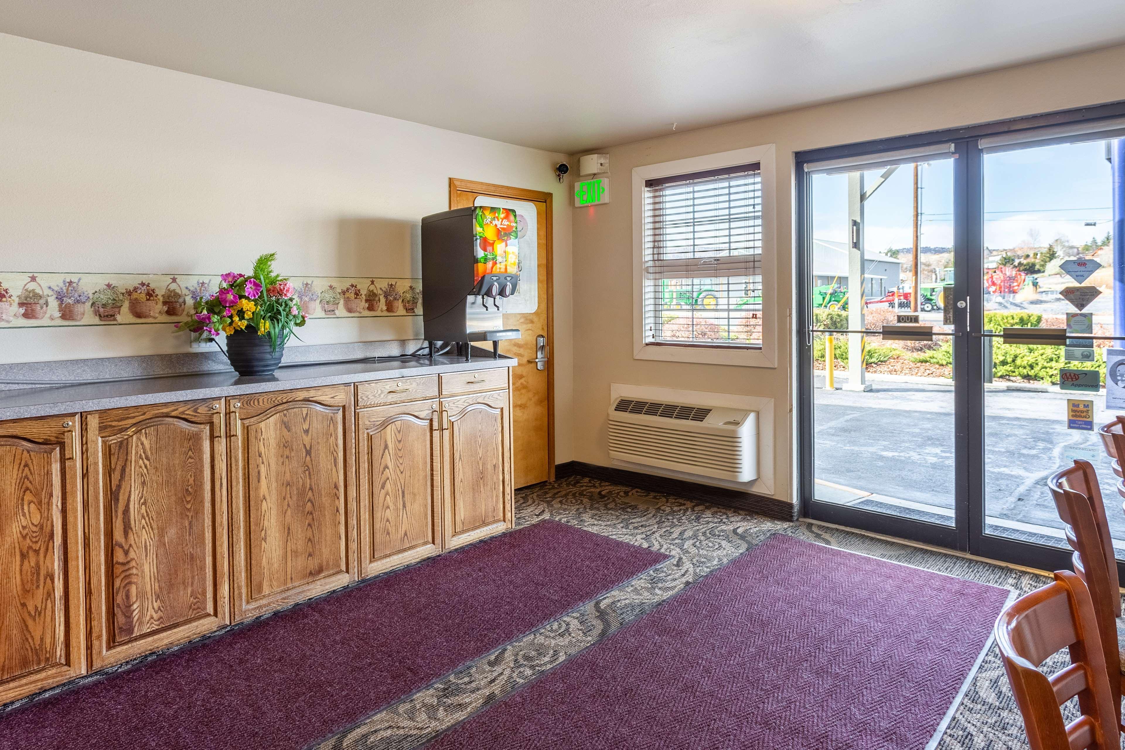 Americas Best Value Inn Burns Extérieur photo