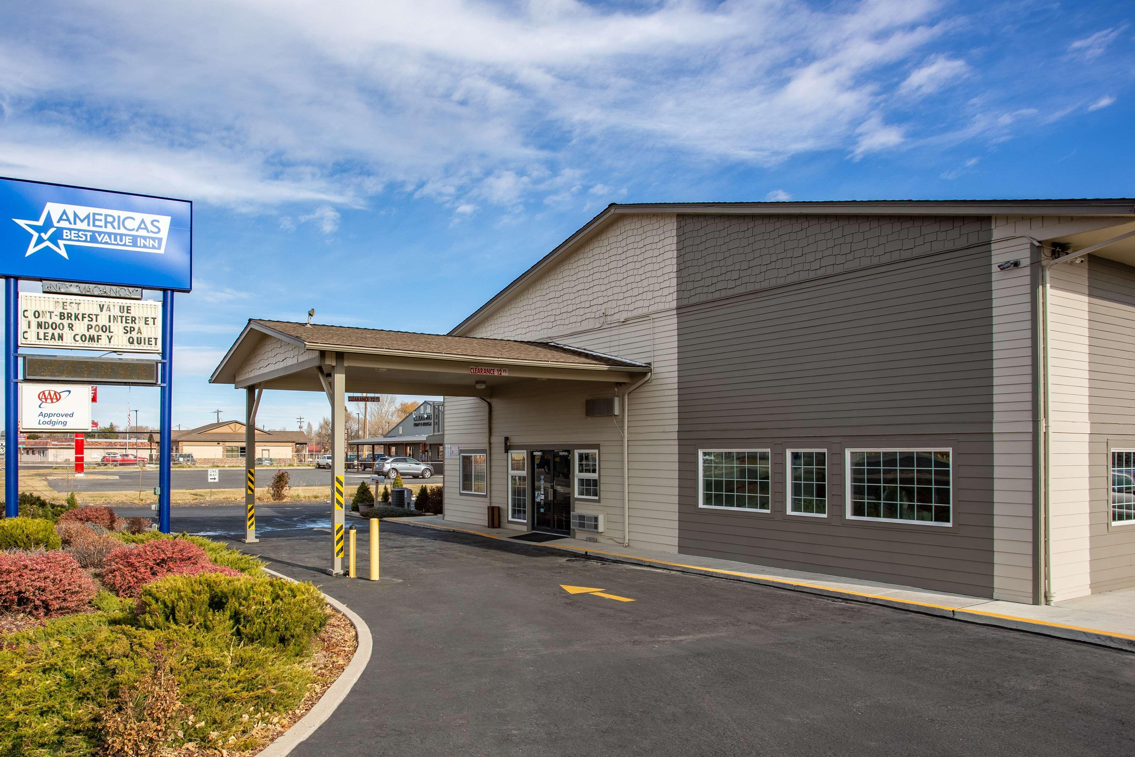 Americas Best Value Inn Burns Extérieur photo