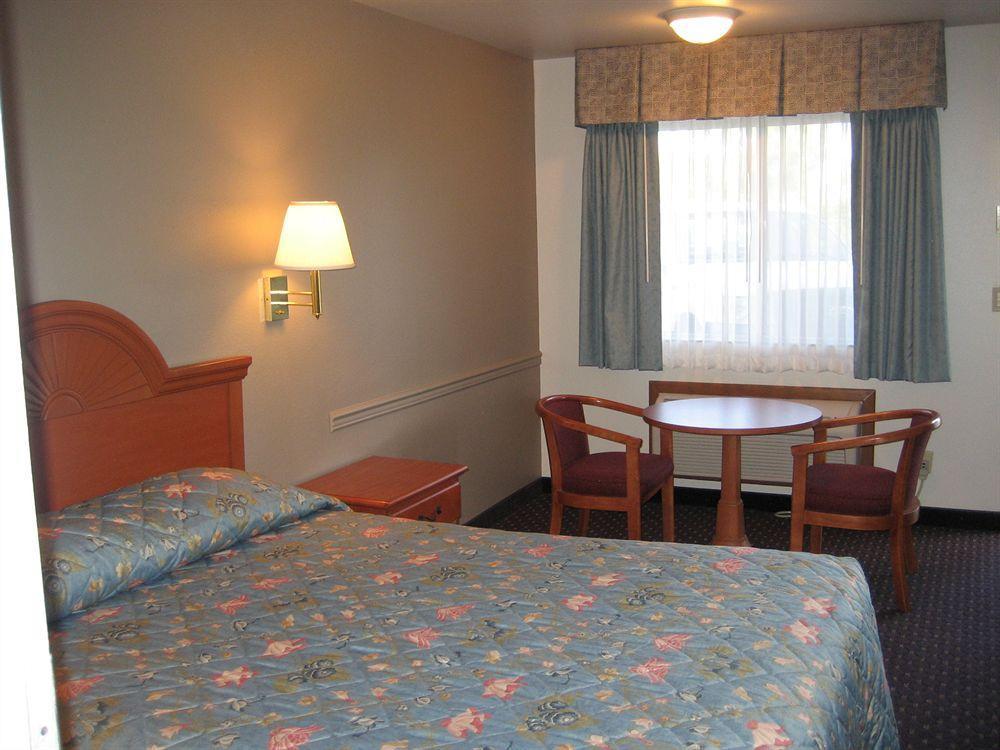 Americas Best Value Inn Burns Extérieur photo