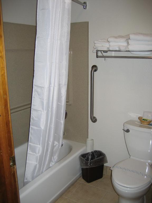 Americas Best Value Inn Burns Extérieur photo