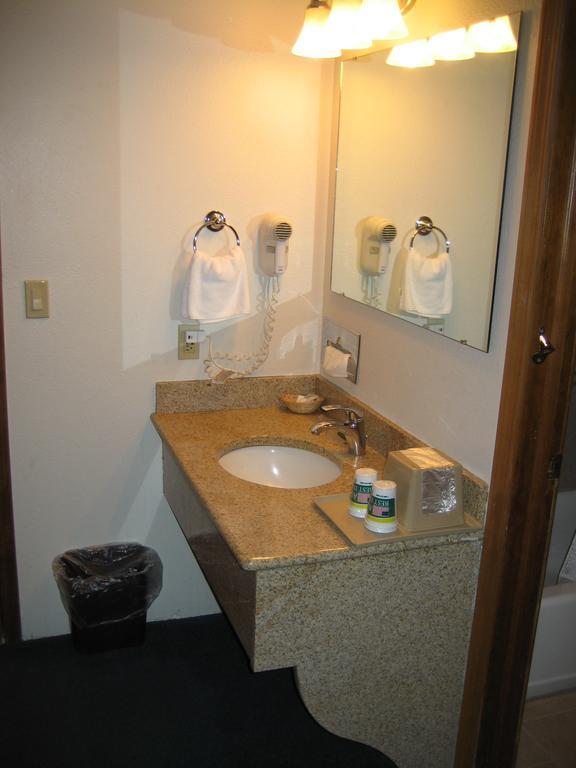 Americas Best Value Inn Burns Extérieur photo
