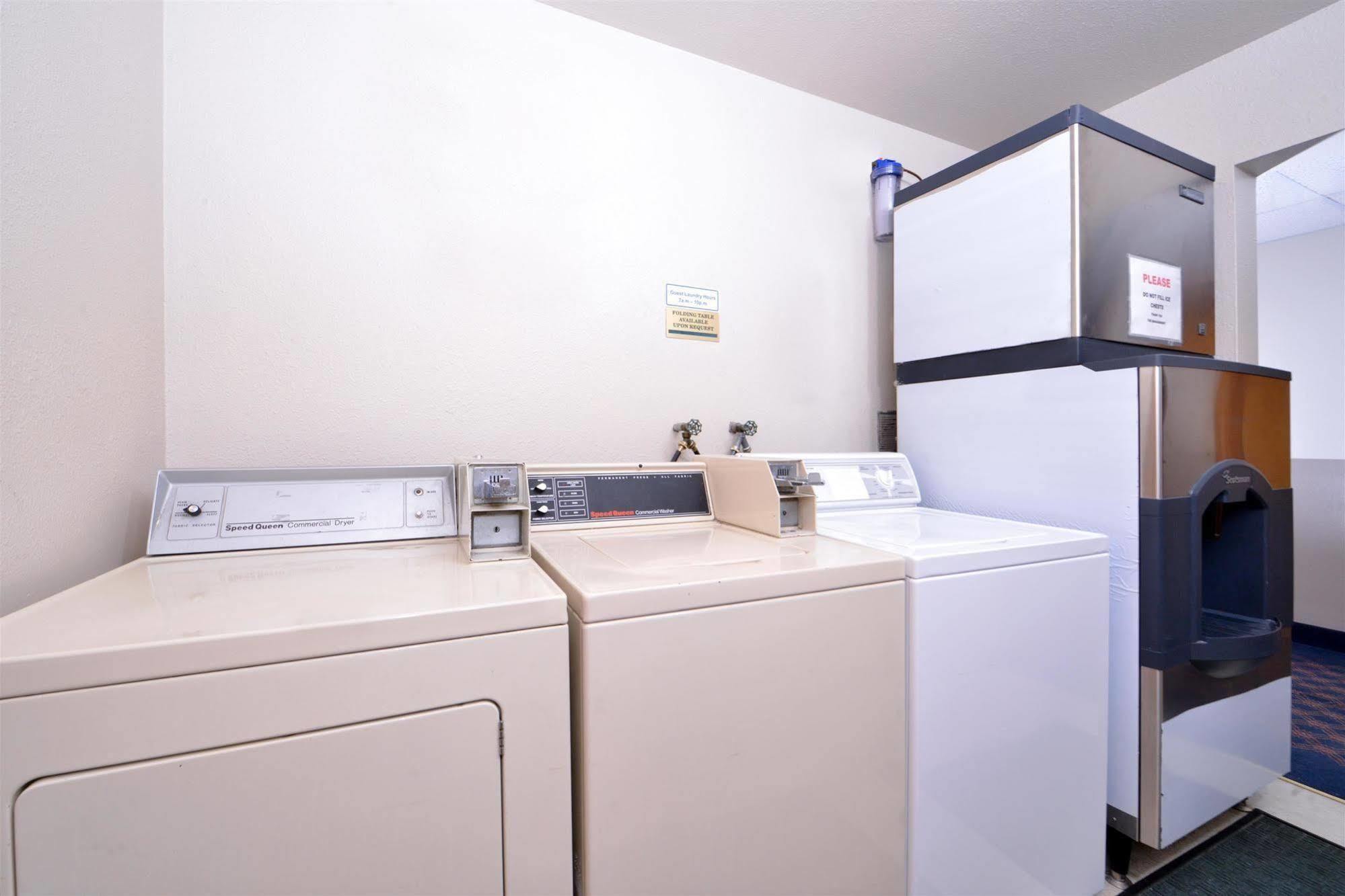 Americas Best Value Inn Burns Extérieur photo